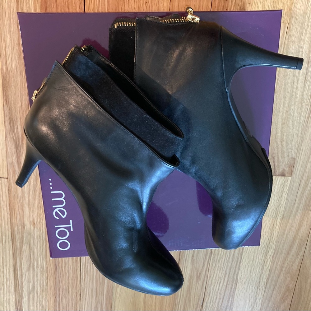 EUC Me Too black leather ankle boots size 9